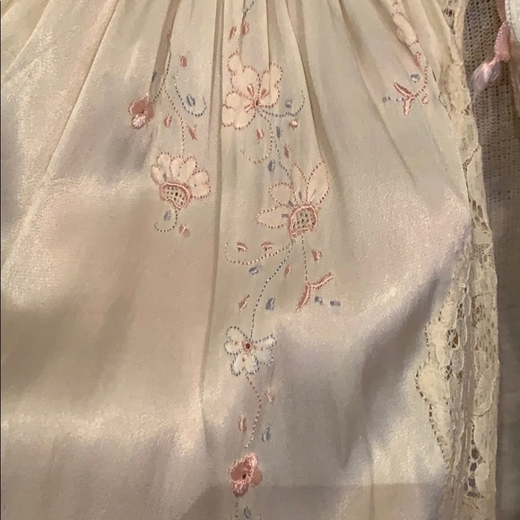 Vintage Silk and Lace Liseuse - Picture 2 of 6